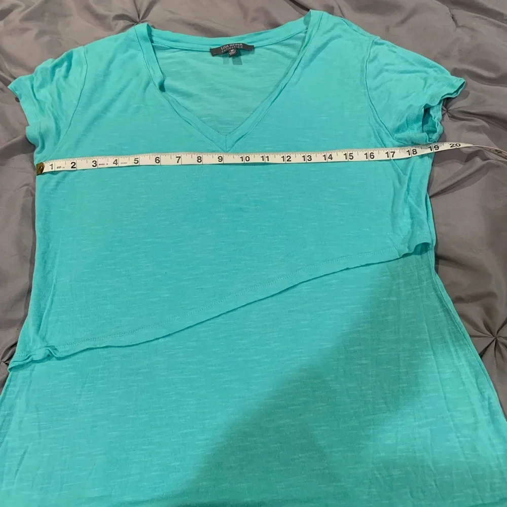 Lisa Rinna Collection Green Asymmetrical Cap Sleeve Tee - Picture 7 of 7